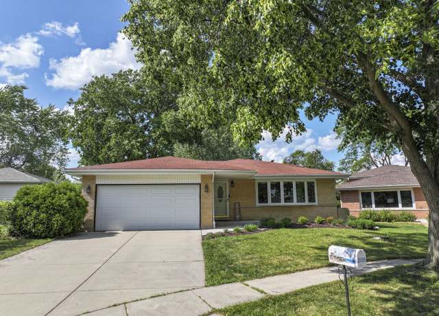 Property at 2135 N Haig Ct, Palatine, IL 60074, 3 beds, 2 baths