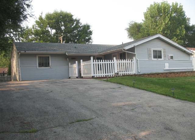Property at 140 Fairwood Dr, Bolingbrook, IL 60440, 4 beds, 1.5 baths