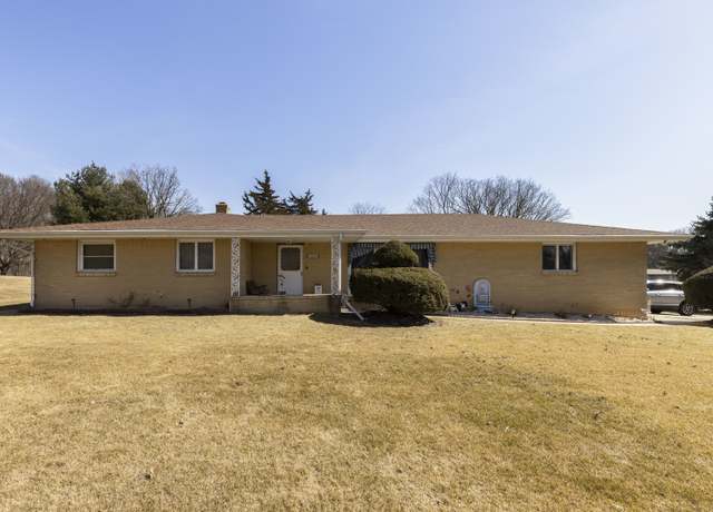 Property at 5588 35th St, Rockford, IL 61109, 4 beds, 2.5 baths