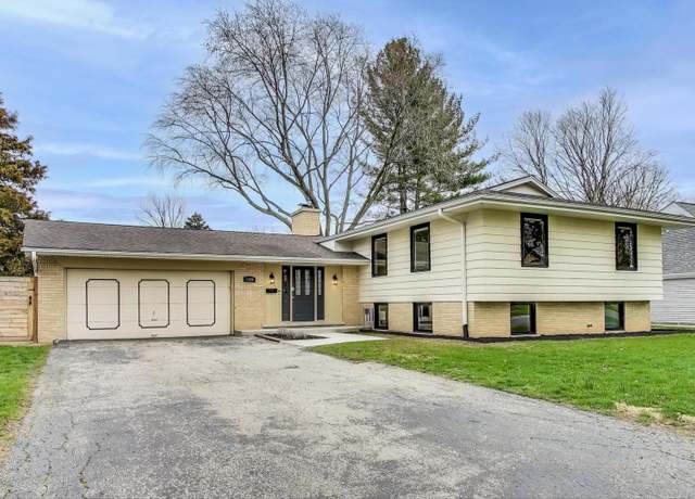 Property at 1128 Olympus Dr, Naperville, IL 60540, 3 beds, 2.5 baths