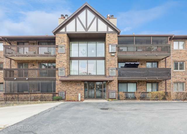 Property at 10401 Menard Ave #114, Oak Lawn, IL 60453, 2 beds, 2 baths