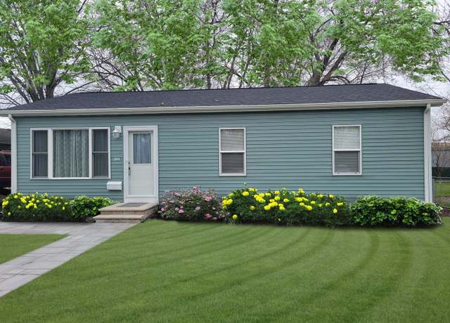 Property at 264 Hickory Dr, Crystal Lake, IL 60014, 3 beds, 1 bath