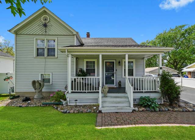 Property at 7542 S Oketo Ave, Bridgeview, IL 60455, 3 beds, 2 baths