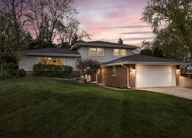 Property at 1206 Sleepy Hollow Ln, Darien, IL 60561, 3 beds, 2.5 baths