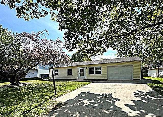 Property at 1103 Shenandoah Ave, Rockford, IL 61108, 3 beds, 1 bath