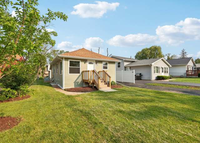 Property at 1508 N Lake Shore Dr, Round Lake Beach, IL 60073, 3 beds, 2 baths