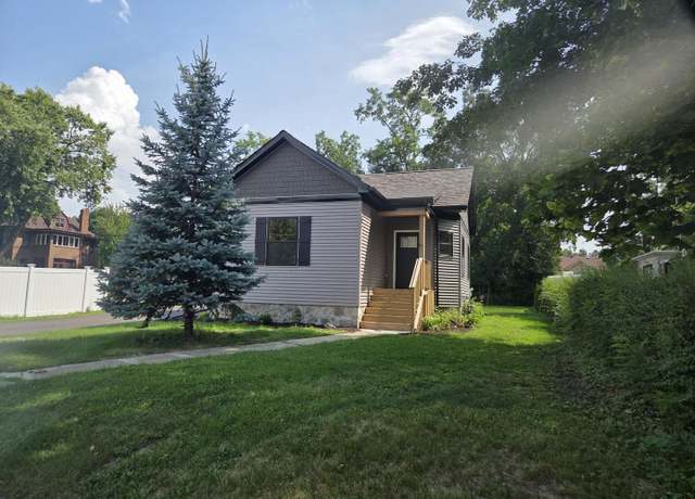 Property at 327 Lincoln Ave, Woodstock, IL 60098, 2 beds, 1 bath