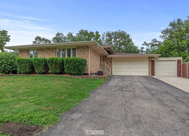 Property at 2N439 Virginia Ave, Glen Ellyn, IL 60137, 5 beds, 2 baths