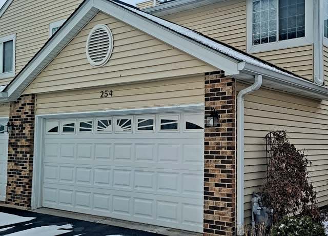 Property at 254 Brittany Dr, Streamwood, IL 60107, 3 beds, 2.5 baths