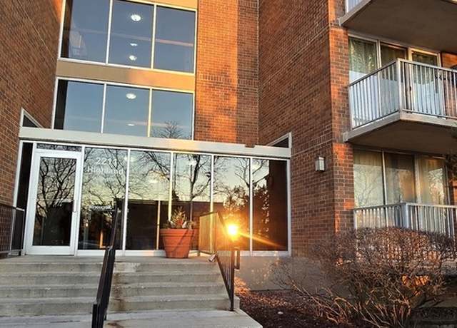 Property at 2211 S Highland Ave Unit 4A, Lombard, IL 60148, 3 beds, 2 baths