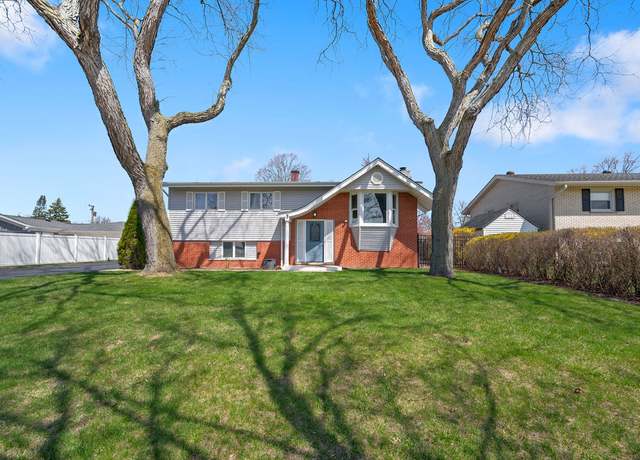 Property at 516 E Turner Ave, Roselle, IL 60172, 4 beds, 2 baths
