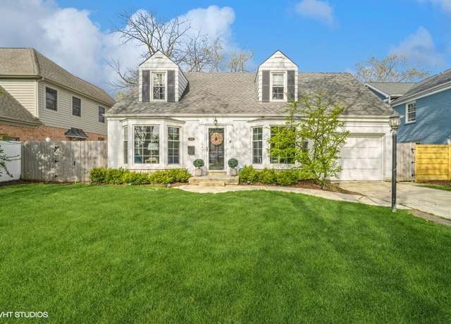 Property at 1052 Briarwood Ln, Northbrook, IL 60062, 4 beds, 2.5 baths