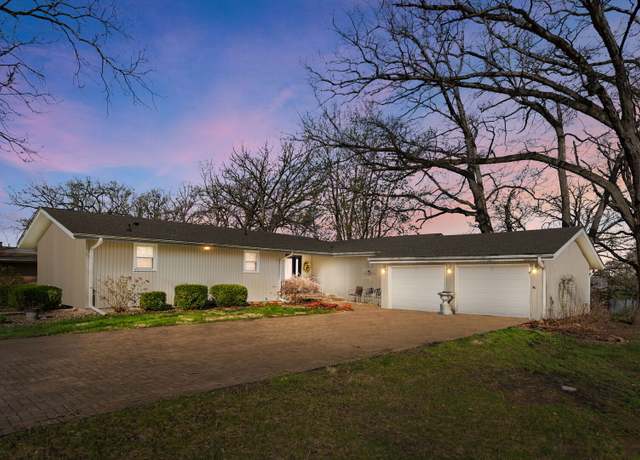Property at 5911 Muriel Ln, St. Anne, IL 60964, 3 beds, 2.5 baths