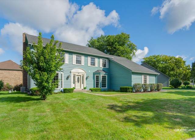 Property at 1423 Meander Dr, Naperville, IL 60565, 5 beds, 2.5 baths