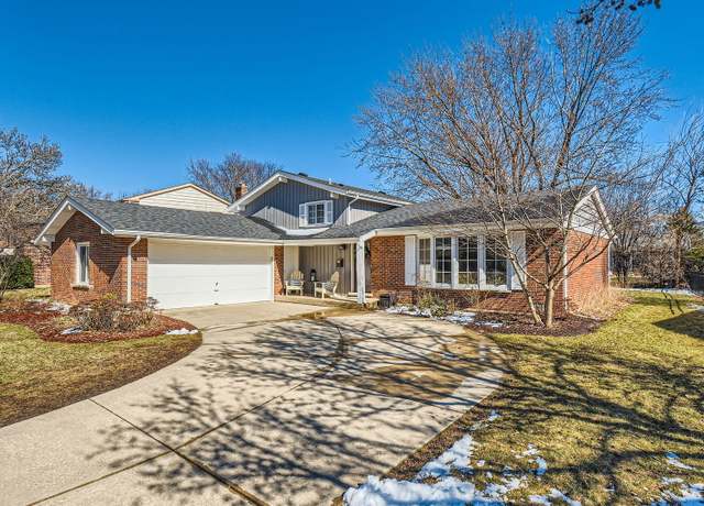 Property at 905 N Crestview Dr, Palatine, IL 60067, 3 beds, 2 baths