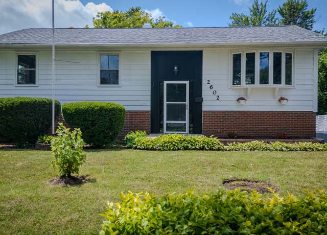 Property at 2602 Fairway Dr, Joliet, IL 60435, 4 beds, 2 baths