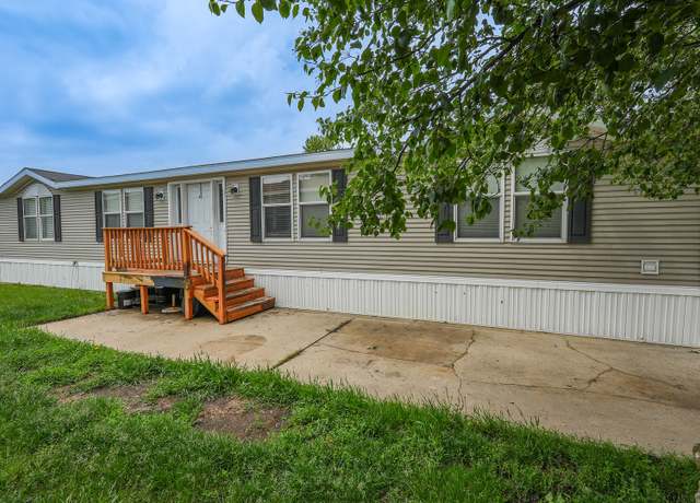 Property at 18 Saint Francis Dr, Bourbonnais, IL 60914, 3 beds, 2 baths