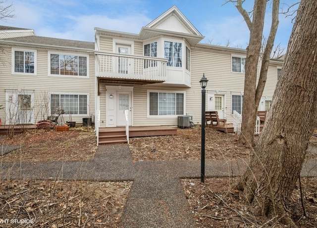 Property at 77 N Macgillis Dr #77, Round Lake, IL 60073, 3 beds, 1.5 baths