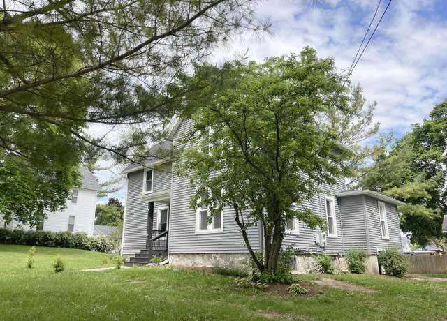 Property at 721 Dean St, Woodstock, IL 60098, 5 beds, 2 baths