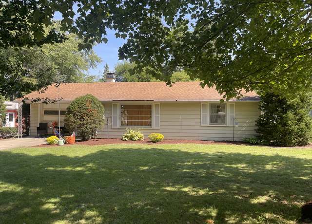 Property at 863 Midway Dr, Batavia, IL 60510, 2 beds, 2 baths