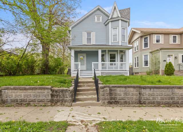 Property at 837 S 4th Ave, Kankakee, IL 60901, 3 beds, 2 baths