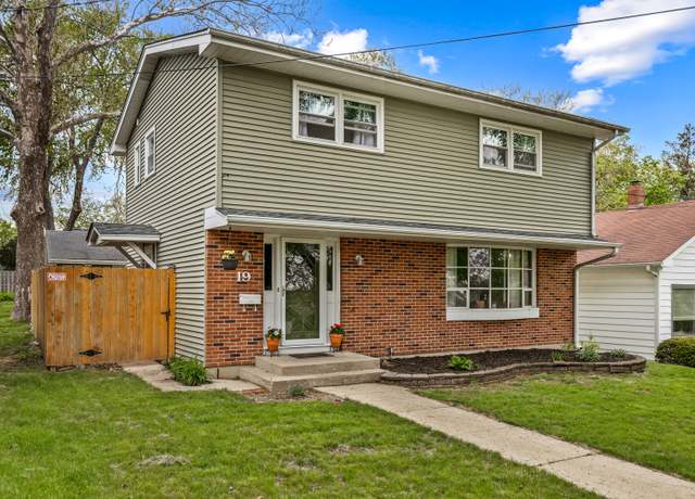 Property at 19 S 11th St, St. Charles, IL 60174, 4 beds, 2 baths