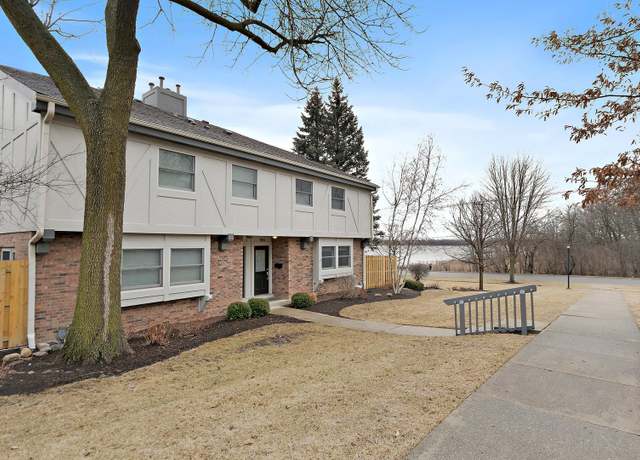 Property at 886 Bristol Dr, Barrington, IL 60010, 2 beds, 3.5 baths