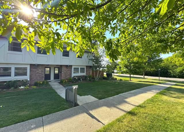 Property at 886 Bristol Dr, Barrington, IL 60010, 2 beds, 3.5 baths
