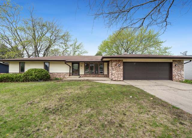 Property at 4474 Applewood Ln, Loves Park, IL 61111, 4 beds, 3 baths