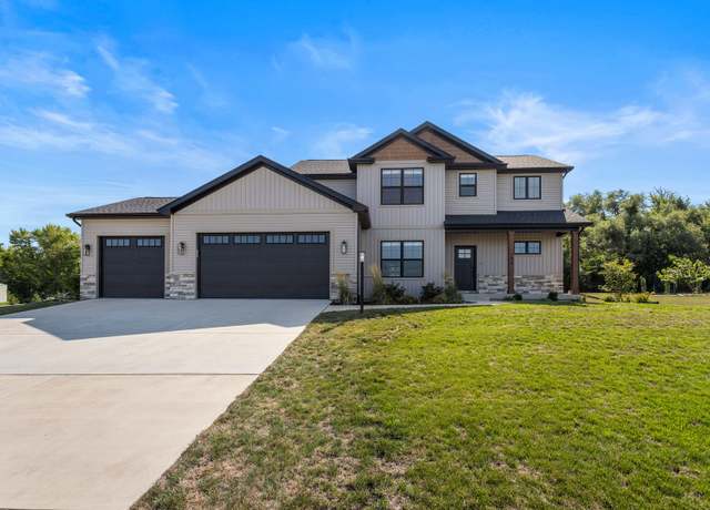 Property at 104 Shady Ln, Monticello, IL 61856, 5 beds, 3.5 baths