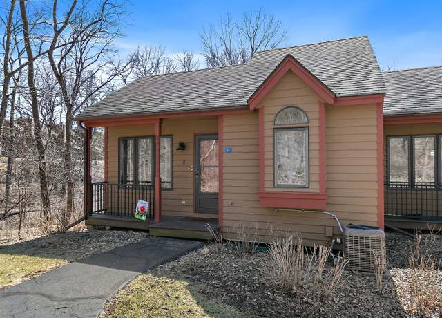 Property at 16 Oak Glen Dr, Galena, IL 61036, 2 beds, 2 baths