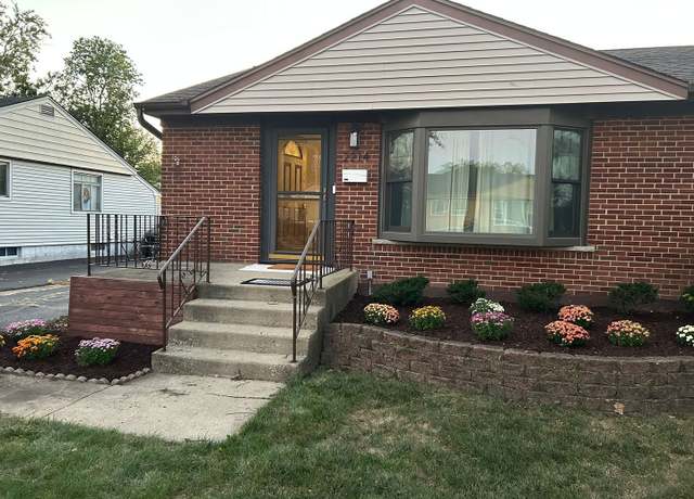 Property at 2214 S Scott St, Des Plaines, IL 60018, 3 beds, 3 baths