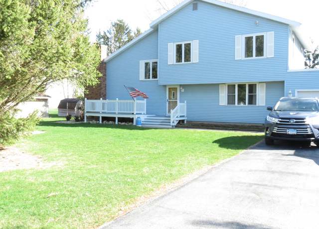 Property at 10902 E French St, Grant Park, IL 60940, 5 beds, 2.5 baths