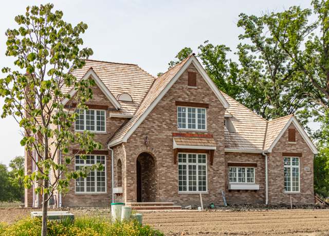 Property at 410 Oak Knoll Dr, Lake Forest, IL 60045, 5 beds, 5.5 baths