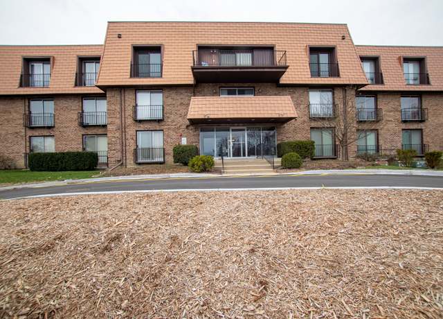 Property at 4050 Dundee Rd #203, Northbrook, IL 60062, 2 beds, 2 baths