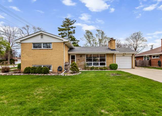 Property at 601 S William St, Mount Prospect, IL 60056, 3 beds, 1.5 baths