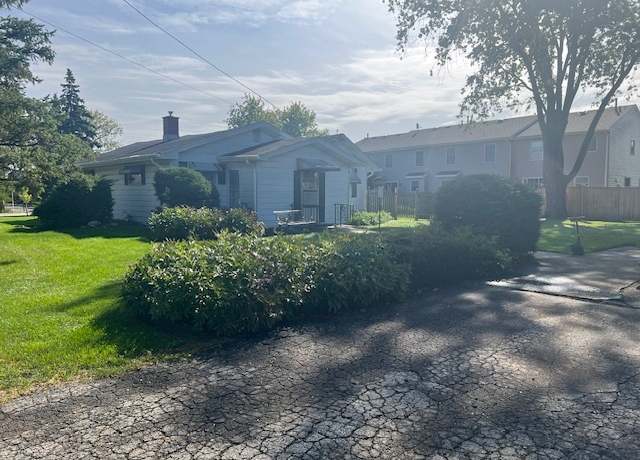 Property at 5628 S Cass Ave, Westmont, IL 60559, 2 beds, 1 bath