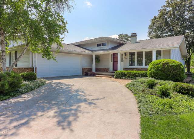 Property at 211 James Dr, Westmont, IL 60559, 3 beds, 2 baths