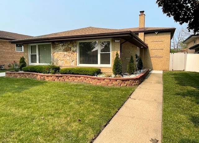 Property at 10720 Lamon Ave, Oak Lawn, IL 60453, 3 beds, 2.5 baths