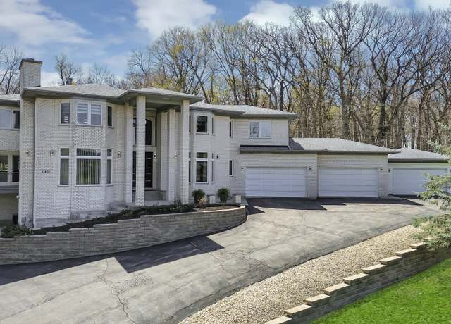 Property at 10470 N River Rd, Barrington Hills, IL 60010, 4 beds, 4.5 baths