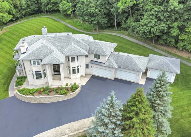 Property at 10470 N River Rd, Barrington Hills, IL 60010, 4 beds, 4.5 baths