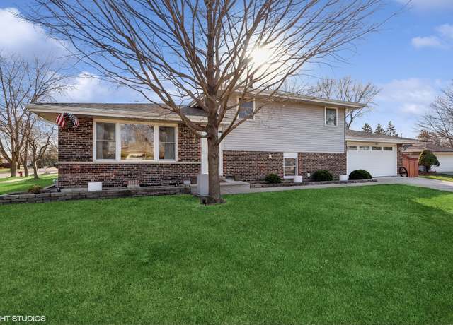 Property at 2091 N Almond Ct, Palatine, IL 60074, 3 beds, 1 bath