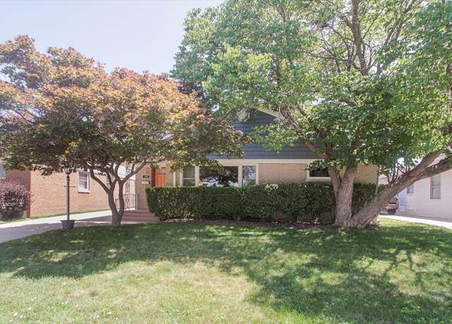 Property at 117 N Kenilworth Ave, Mount Prospect, IL 60056, 3 beds, 2 baths