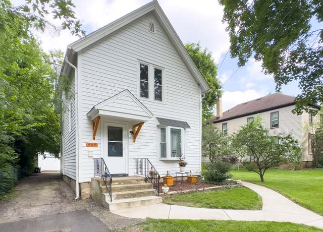 Property at 909 Bellevue Ave, Elgin, IL 60120, 3 beds, 1.5 baths