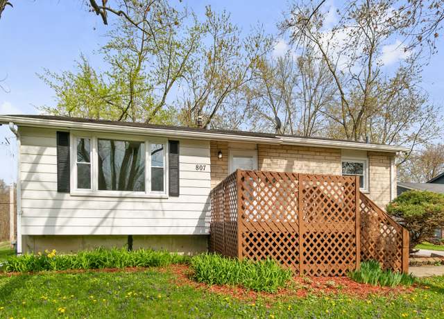 Property at 807 Blackhawk Dr, University Park, IL 60484, 3 beds, 2 baths