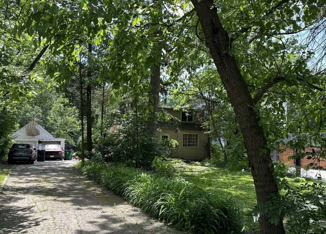 Property at 11407 Hiawatha Ln, Indian Head Park, IL 60525, 3 beds, 1.5 baths