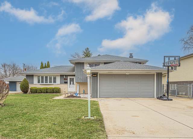 Property at 153 N Circle Ave, Bloomingdale, IL 60108, 4 beds, 3 baths