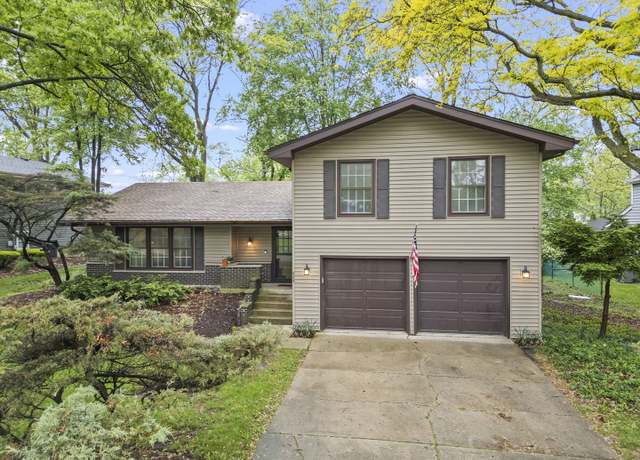 Property at 2s644 Devonshire Ln, Glen Ellyn, IL 60137, 4 beds, 2.5 baths