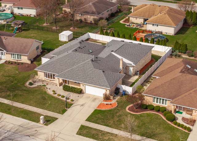 Property at 19520 Blyth Way, Mokena, IL 60448, 5 beds, 4.5 baths