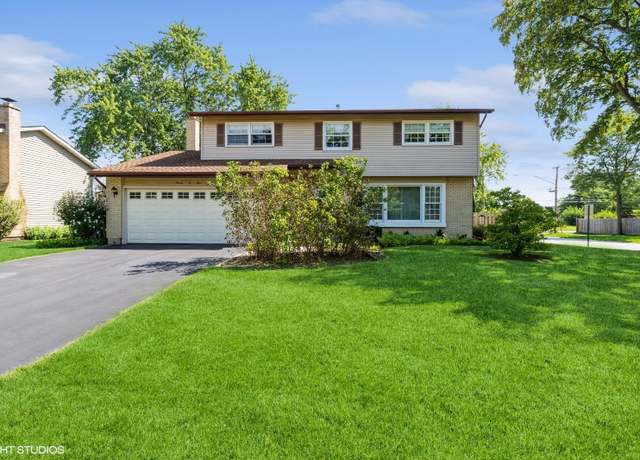 Property at 1101 E Ironwood Dr, Mount Prospect, IL 60056, 4 beds, 2.5 baths